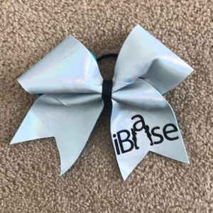 A cheer bow